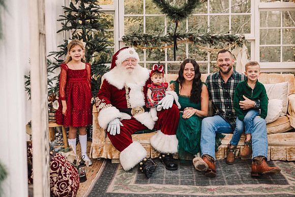 settambrino family santa 2025 by monica carlson photography