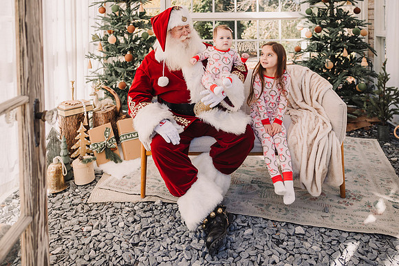 santa greenhouse day one 2024 family by monica carlson photograp