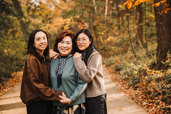 kim extended  family fall 2025 by monica carlson photography