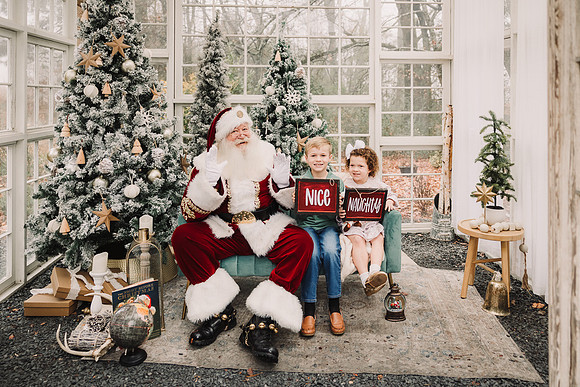 nash family with Santa by monica carlson photography