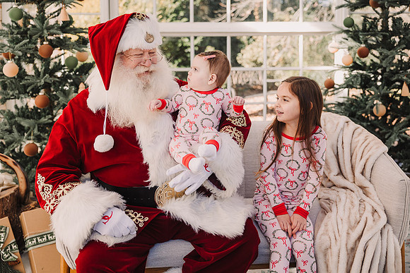 santa greenhouse day one 2024 family by monica carlson photograp