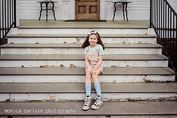 little girl sitting on the steps at Barrington Hall in Roswell, GA