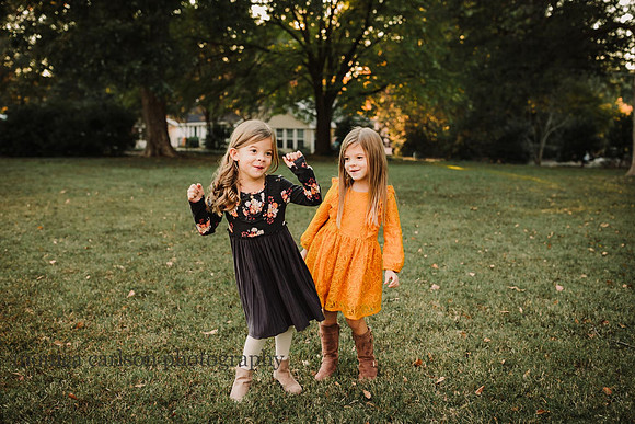 Sweet twin sisters dancing in Roswell