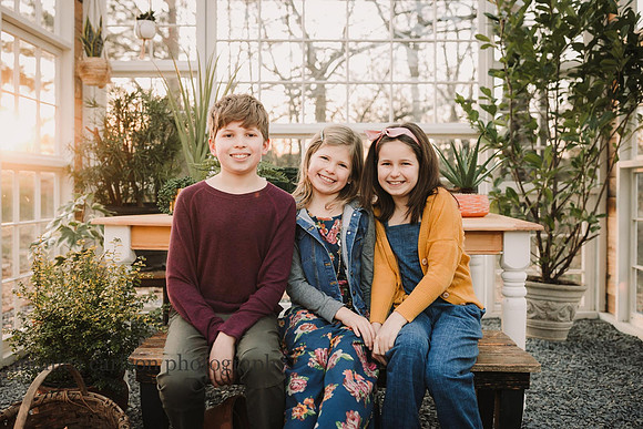 siblings sitting together at prospect farms