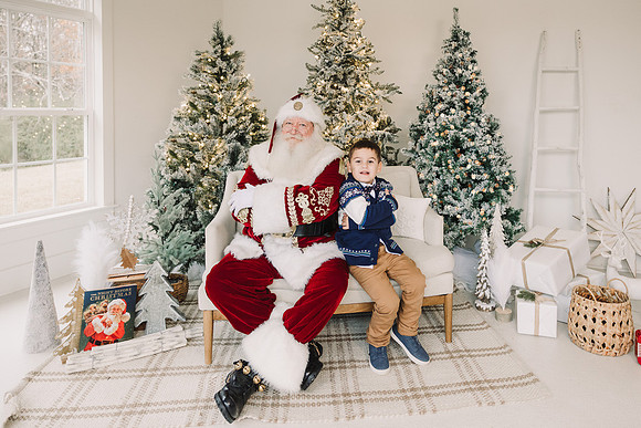 hill family with Santa by monica carlson photography