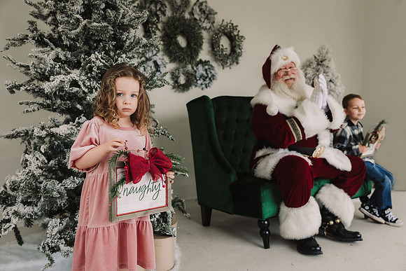santa 2021 by monica carlson photography