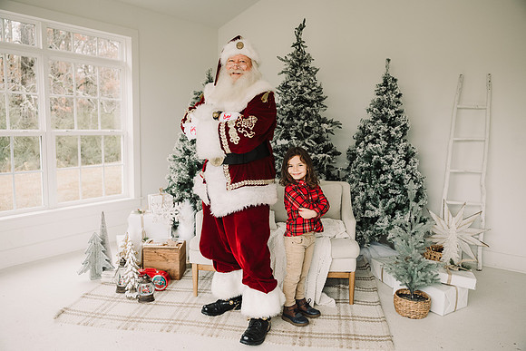 jennings family with Santa by monica carlson photography